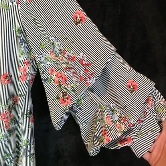 Gibson Latimer White and Black striped Blouse, floral print, Balloon Sleeves - Picture 3 of 5